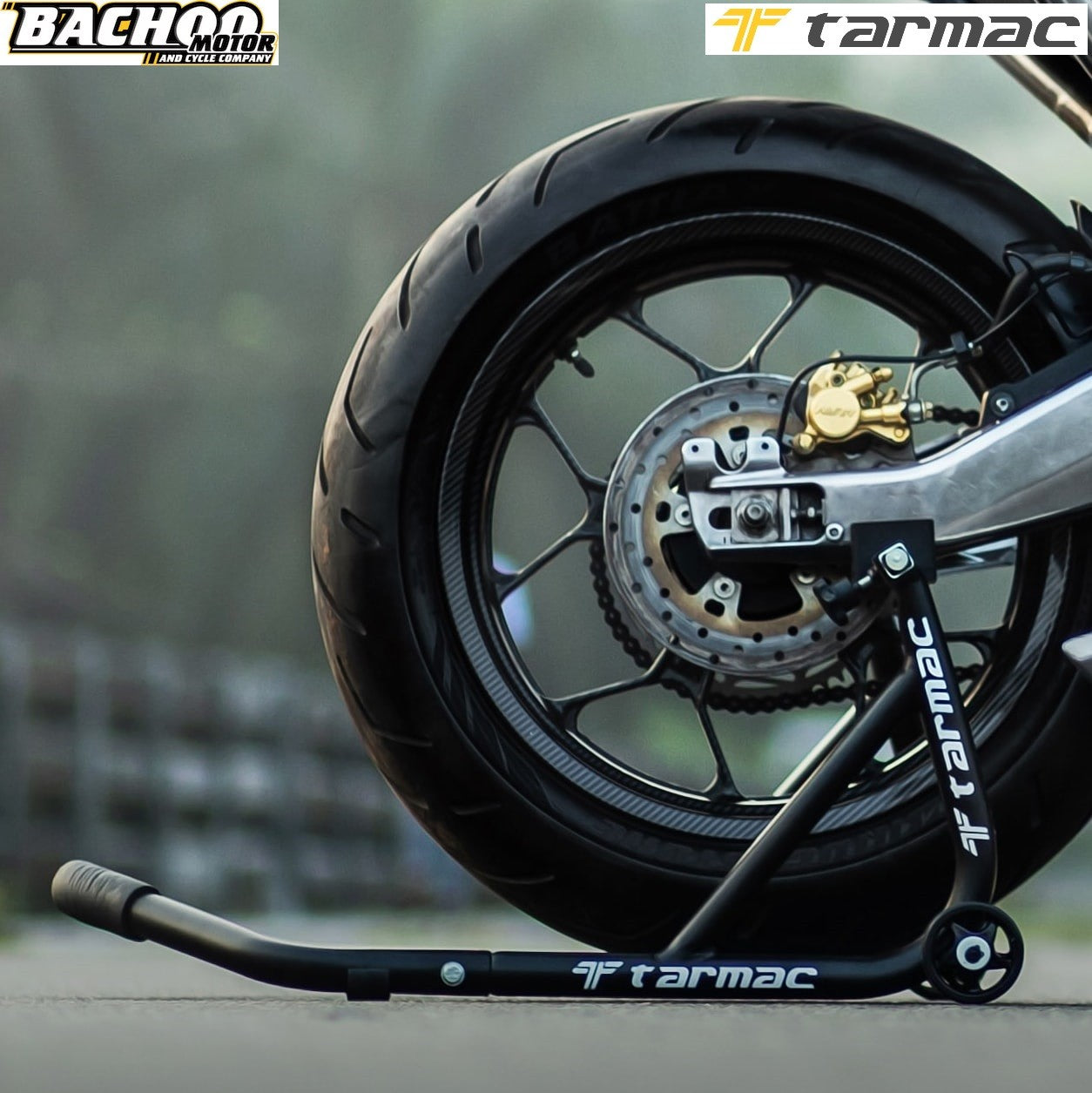 ಯುನಿವರ್ಸಲ್ ರಿಯರ್ ಪ್ಯಾಡಾಕ್ ಸ್ಟ್ಯಾಂಡ್-ಟಾರ್ಮ್ಯಾಕ್