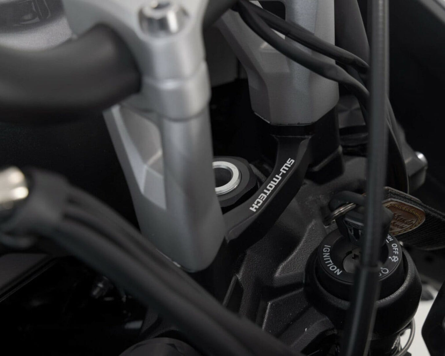 ट्रायम्फ टाइगर स्पोर्ट 660 2021 के लिए हैंडलबार राइज़र - 2024-SW-Motech-LEH.11.039.10400/B