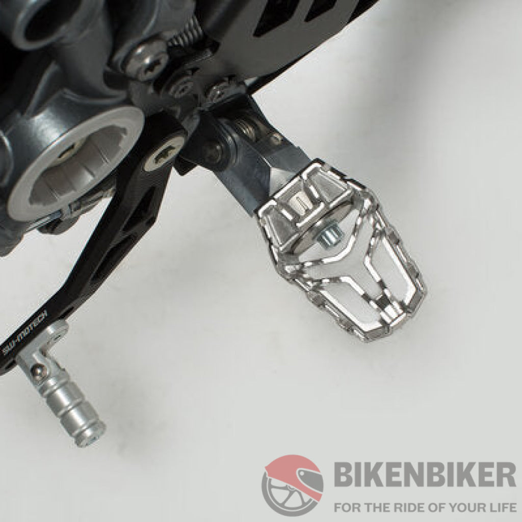 Suzuki V-Strom 650/Ktm 390 Adventure - Evo Footrest Kit Sw-Motech Footpegs